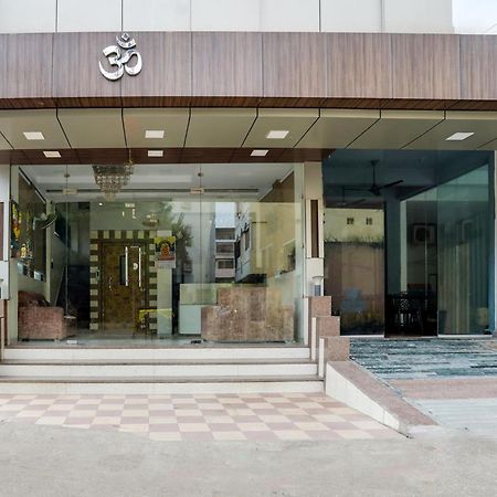 Super Hotel O Palkhi Road Near Sai Baba Temple Formerly Netra Sai شيردي المظهر الخارجي الصورة