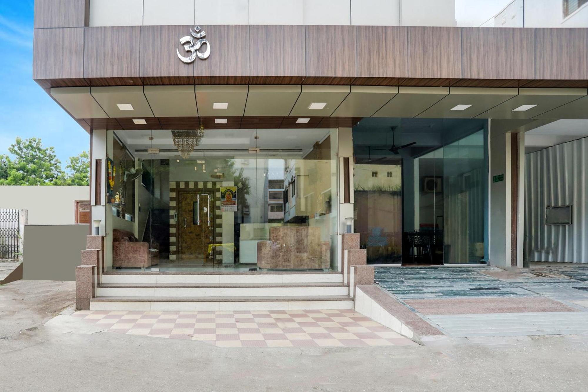 Super Hotel O Palkhi Road Near Sai Baba Temple Formerly Netra Sai شيردي المظهر الخارجي الصورة