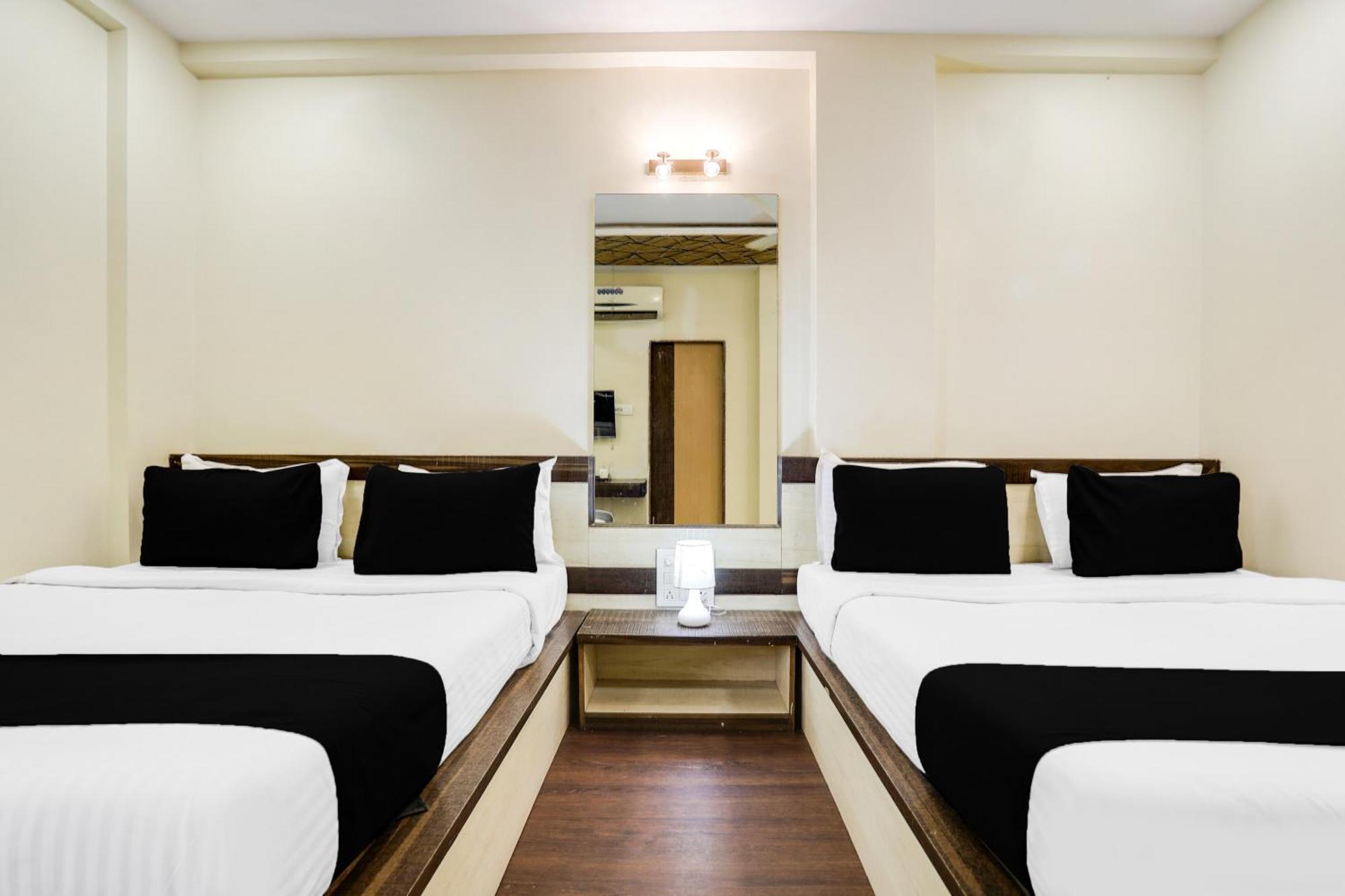 Super Hotel O Palkhi Road Near Sai Baba Temple Formerly Netra Sai شيردي المظهر الخارجي الصورة