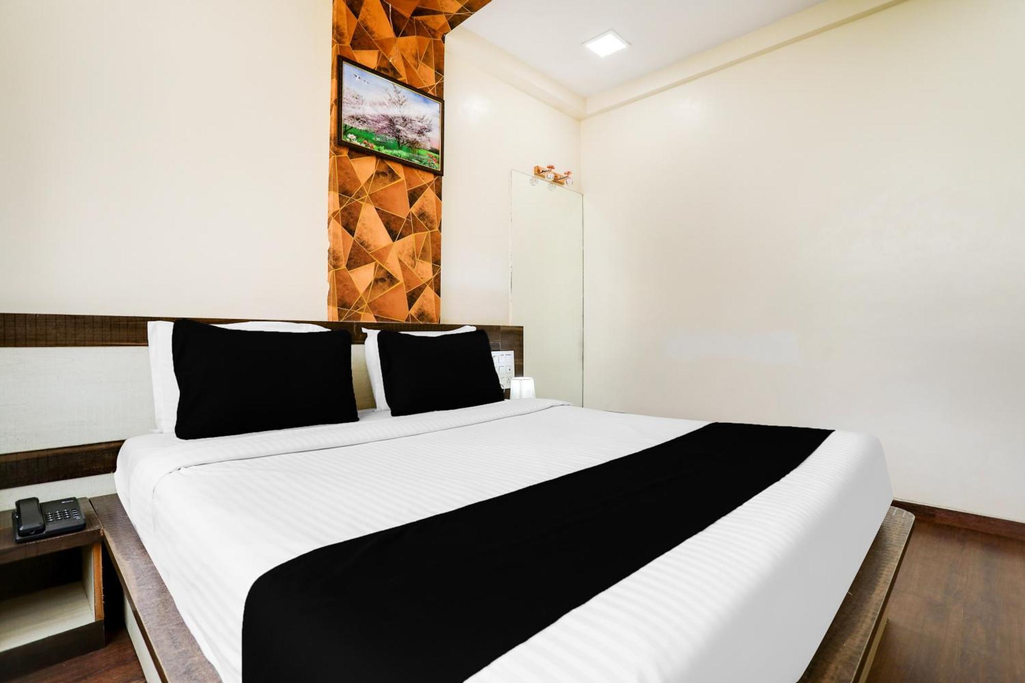 Super Hotel O Palkhi Road Near Sai Baba Temple Formerly Netra Sai شيردي المظهر الخارجي الصورة