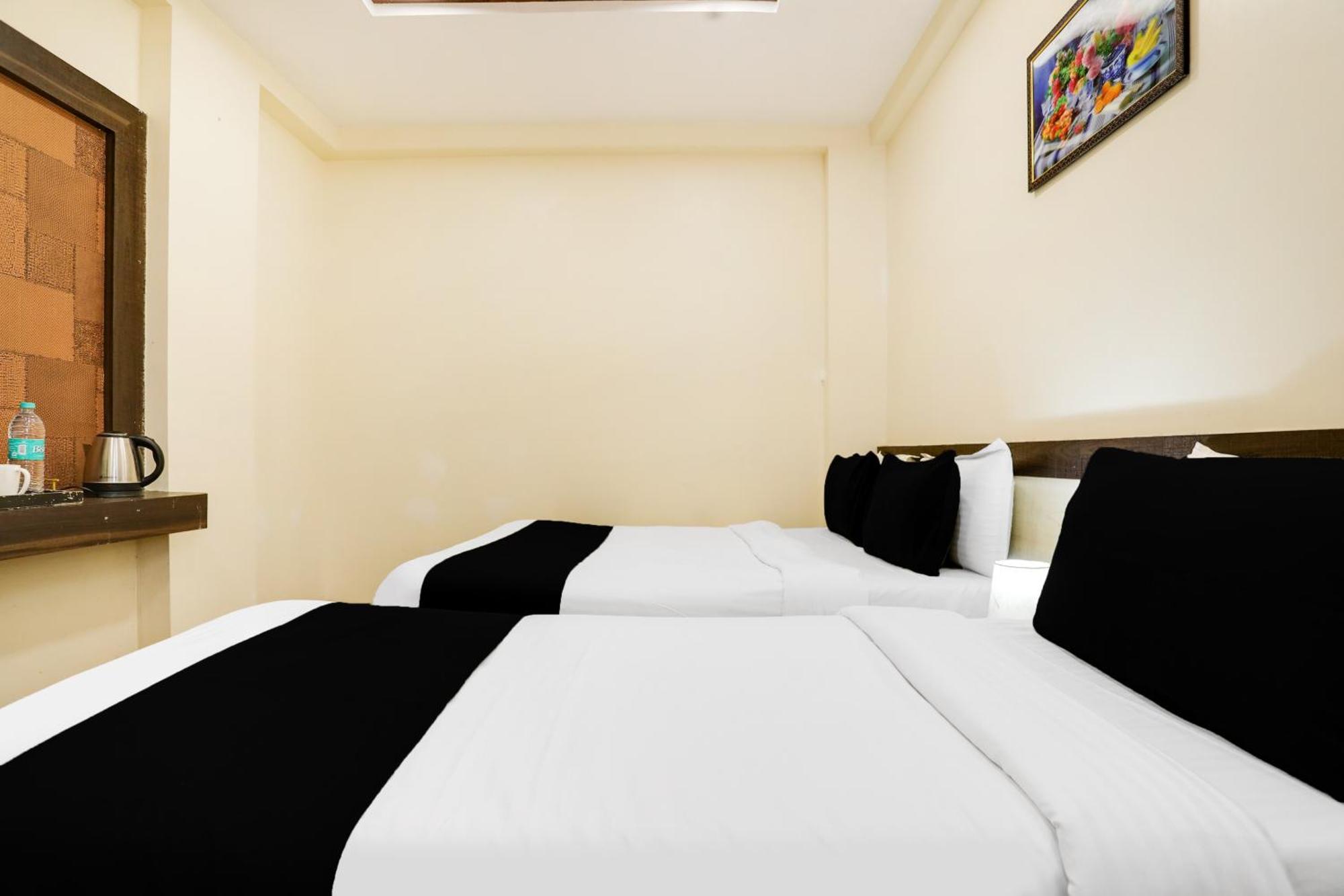 Super Hotel O Palkhi Road Near Sai Baba Temple Formerly Netra Sai شيردي المظهر الخارجي الصورة