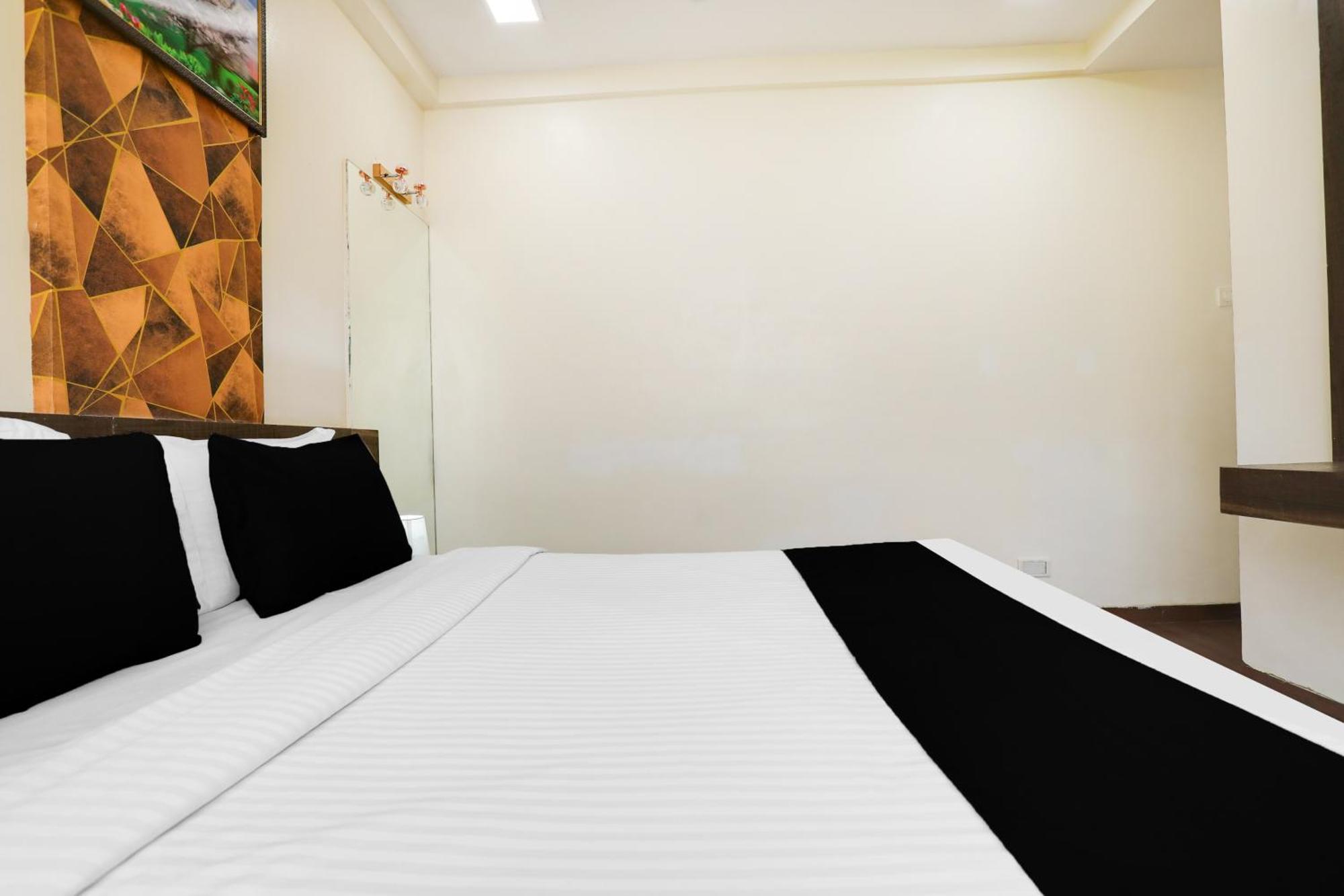 Super Hotel O Palkhi Road Near Sai Baba Temple Formerly Netra Sai شيردي المظهر الخارجي الصورة