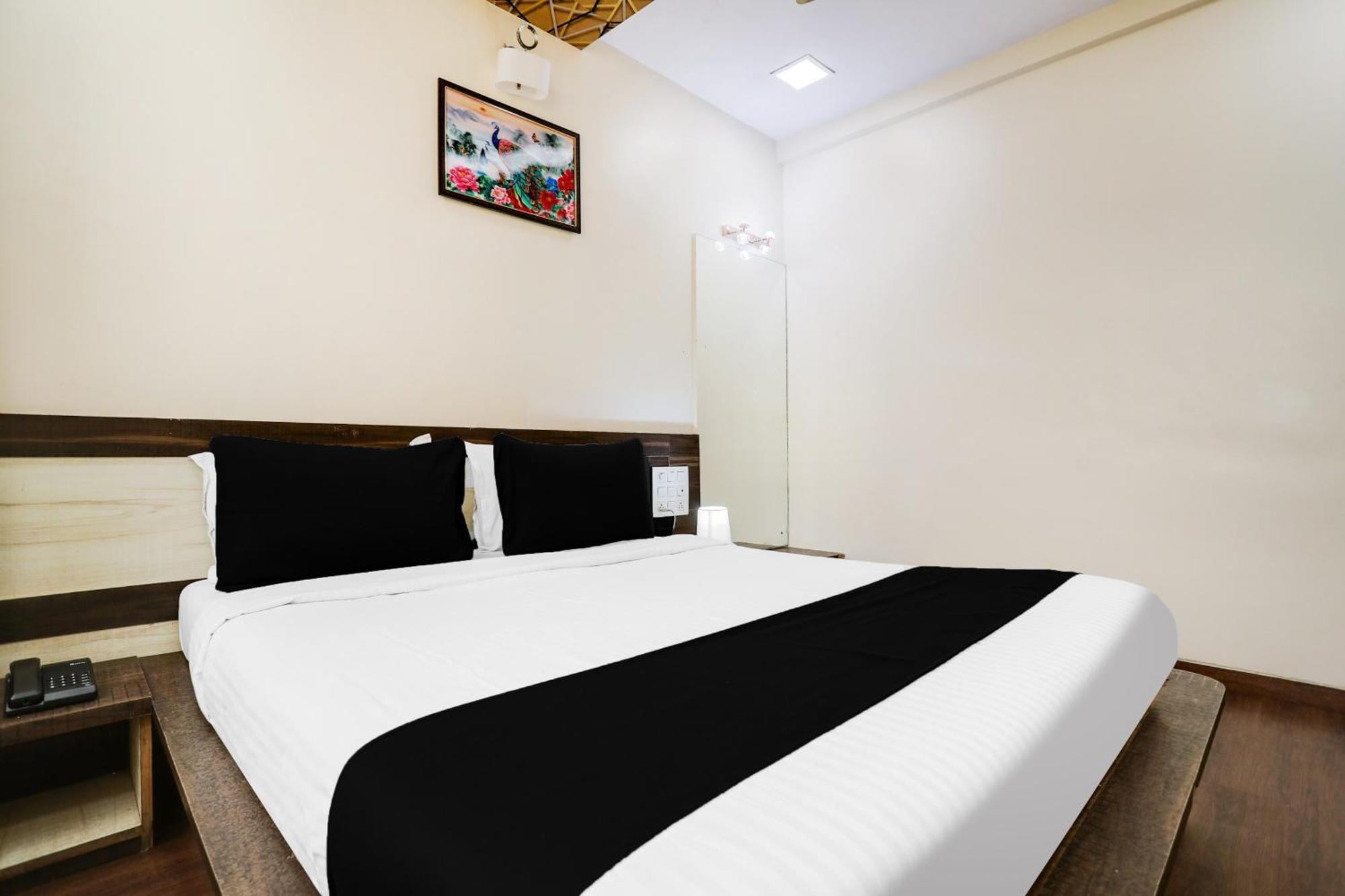 Super Hotel O Palkhi Road Near Sai Baba Temple Formerly Netra Sai شيردي المظهر الخارجي الصورة