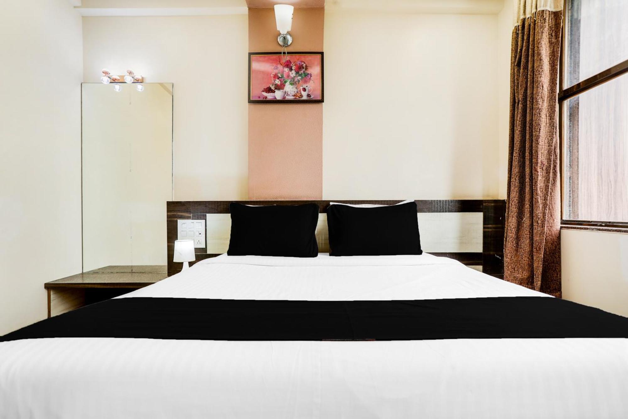Super Hotel O Palkhi Road Near Sai Baba Temple Formerly Netra Sai شيردي المظهر الخارجي الصورة