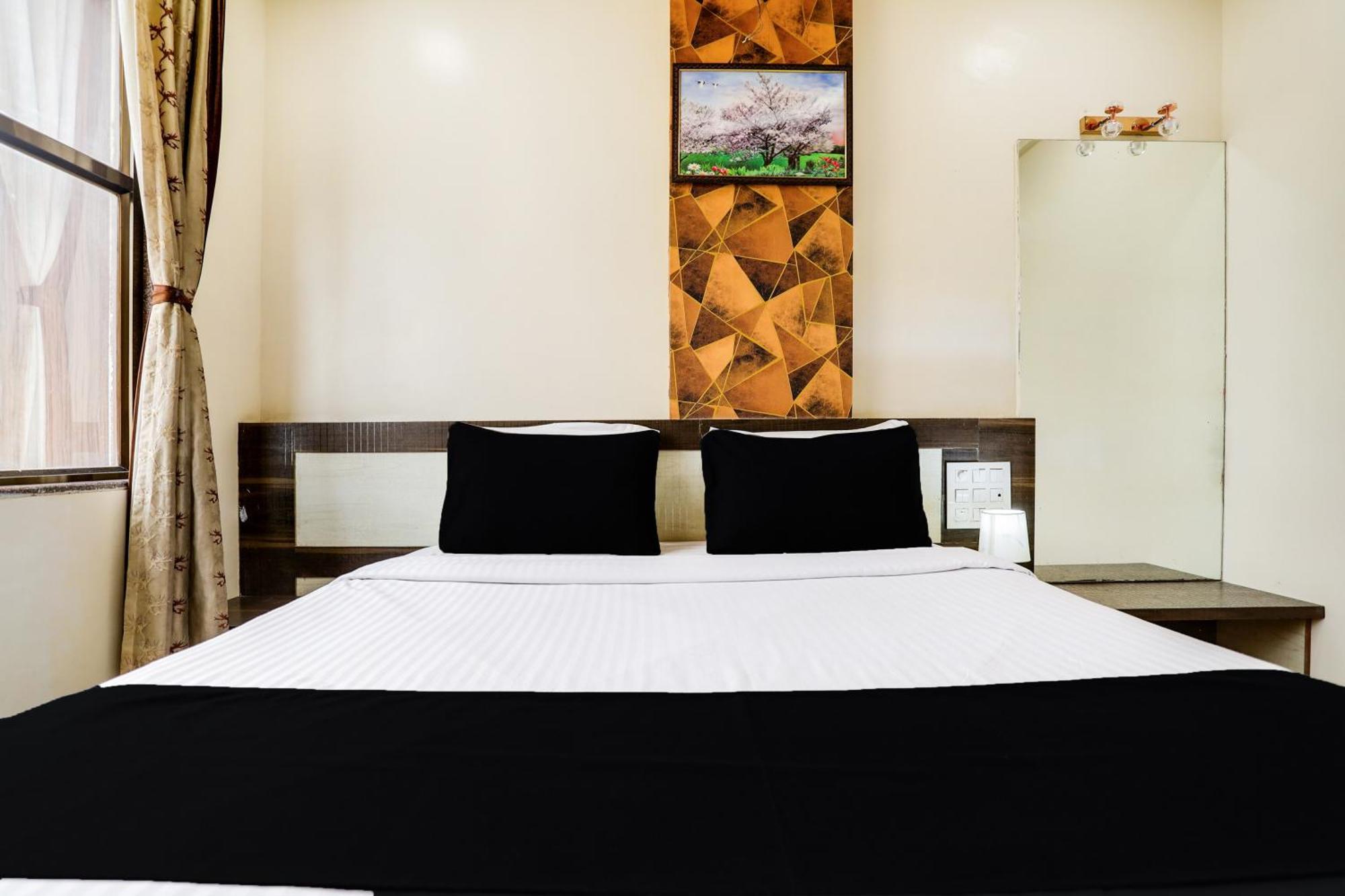 Super Hotel O Palkhi Road Near Sai Baba Temple Formerly Netra Sai شيردي المظهر الخارجي الصورة